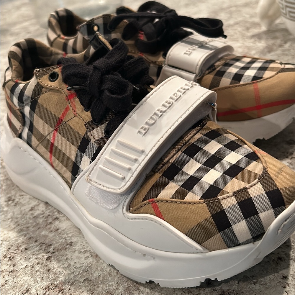 ✨Burberry Sneakers✨